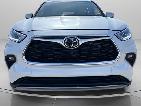 Used 2023 Toyota Highlander Platinum image 5