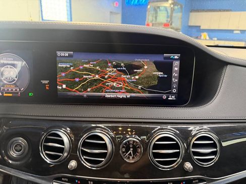 Used 2019 Mercedes-Benz S 560 4MATIC Sedan w/ AMG Line Exterior image 23