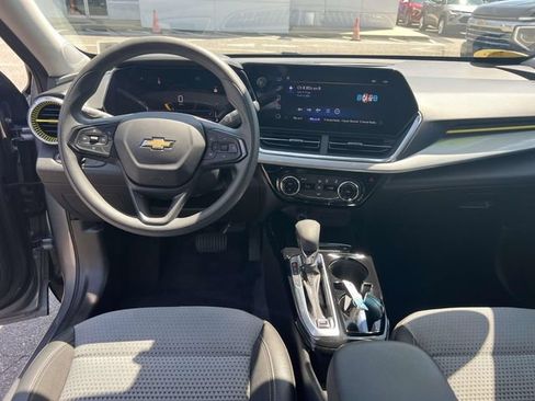 Used 2024 Chevrolet Trax LT FWD image 15