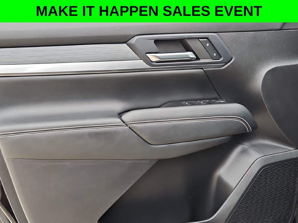 Used 2025 GMC Terrain Elevation w/ Black Edition AWD/4WD image 11