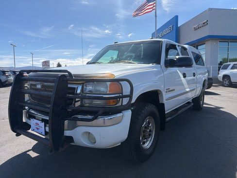 Used 2005 GMC Sierra 2500 SLT w/ Heavy-Duty Power Package AWD/4WD image 3