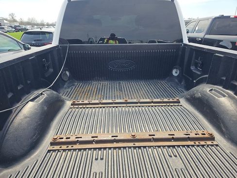 Used 2017 Ford F250 XLT w/ XLT Premium Package AWD/4WD image 11