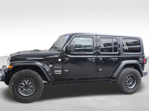 Used 2018 Jeep Wrangler Unlimited Sahara AWD/4WD image 12