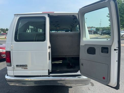 Used 2010 Ford E-350 and Econoline 350 XLT image 7