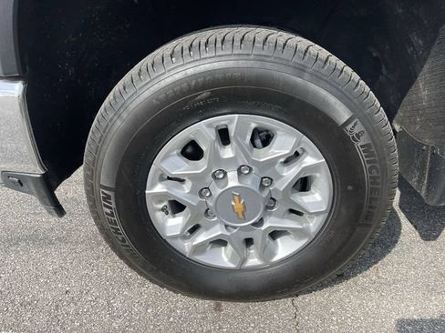 Used 2023 Chevrolet Silverado 2500 LT w/ Convenience Package AWD/4WD image 2