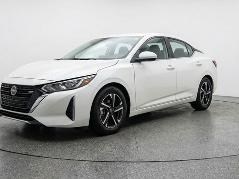 Used 2025 Nissan Sentra SV image 3