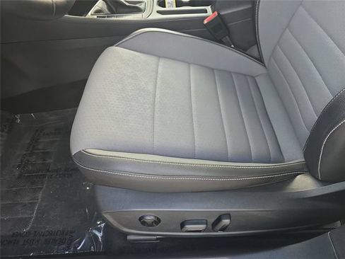 Used 2025 Volkswagen Jetta SE FWD image 12