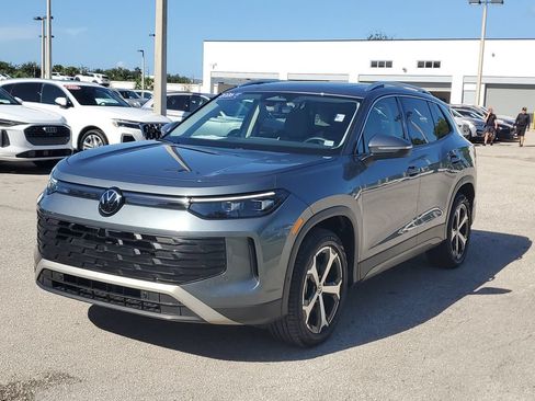 Certified 2026 Volkswagen Tiguan SE AWD/4WD image 9