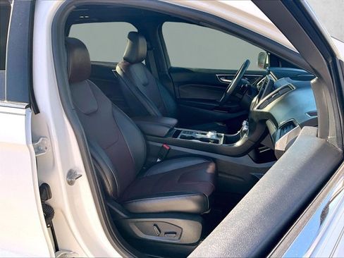 Used 2022 Ford Edge Titanium w/ Equipment Group 301A image 9