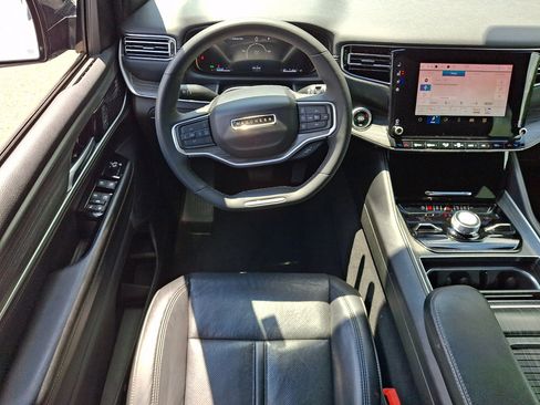 Used 2024 Jeep Wagoneer Series III AWD/4WD image 22