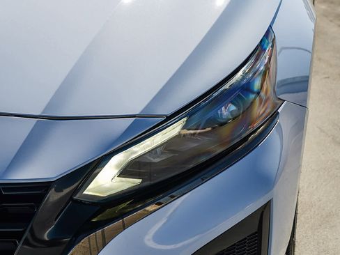 Used 2023 Nissan Altima 2.0 SR image 9