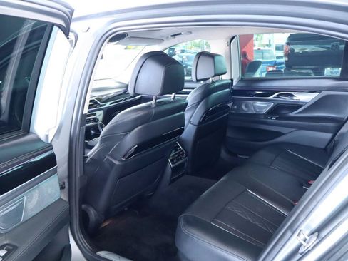 Used 2018 BMW 750i RWD image 31