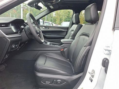 New 2025 Jeep Grand Cherokee L Limited w/ Black Appearance Package image 10