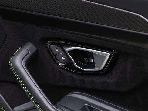 Used 2023 Lamborghini Urus Performante AWD/4WD image 28