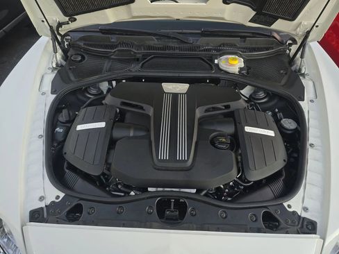 Used 2016 Bentley Continental GT image 16