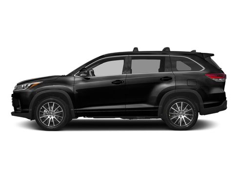Used 2017 Toyota Highlander SE image 3