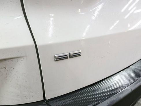 Used 2022 Ford Escape SE w/ SE Sport Appearance Package image 9