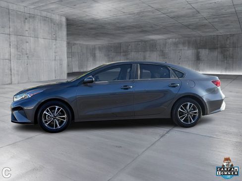 Used 2022 Kia Forte LXS image 3