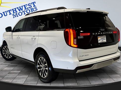 Used 2025 Ford Expedition Platinum AWD/4WD image 4