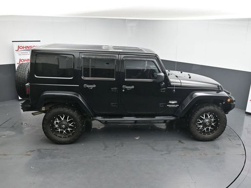 Used 2013 Jeep Wrangler Unlimited Sahara w/ Connectivity Group AWD/4WD image 28