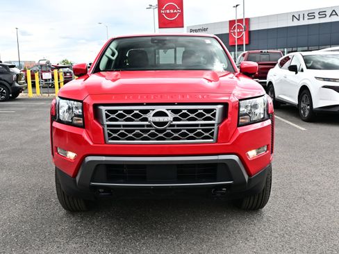 Certified 2022 Nissan Frontier SV w/ Technology Package AWD/4WD image 3