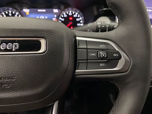 Used 2024 Jeep Compass Latitude AWD/4WD image 15