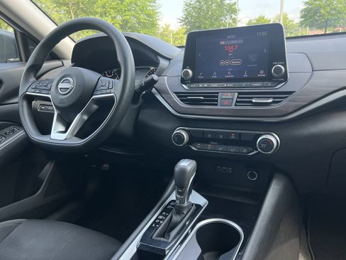 Certified 2024 Nissan Altima 2.5 SV FWD image 3