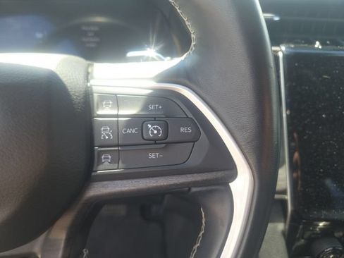 Used 2021 Jeep Grand Cherokee L Limited AWD/4WD image 32