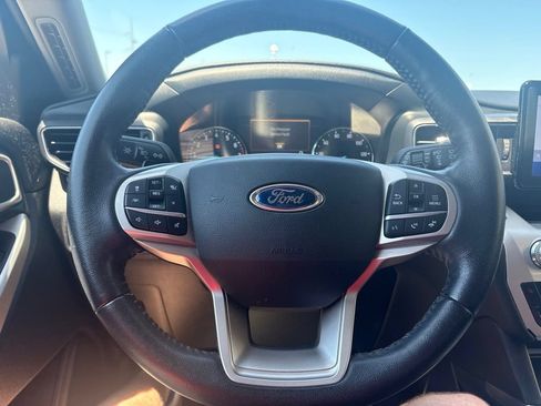 Used 2021 Ford Explorer XLT w/ Equipment Group 202A AWD/4WD image 14