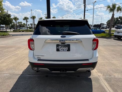Used 2022 Ford Explorer Limited w/ Equipment Group 301A RWD image 4