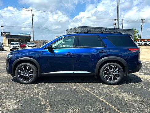 New 2026 Nissan Pathfinder Platinum w/ Cargo Package FWD image 5