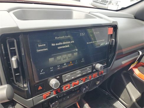 Used 2025 Nissan Frontier PRO-4X image 15
