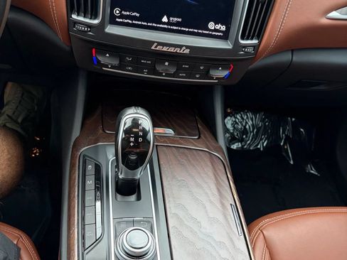 Used 2018 Maserati Levante GranLusso AWD/4WD image 13