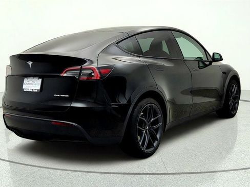 Used 2023 Tesla Model Y AWD image 5
