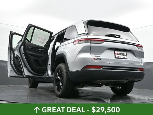 Used 2024 Jeep Grand Cherokee Altitude image 75