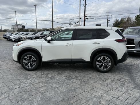 Used 2023 Nissan Rogue SV image 4
