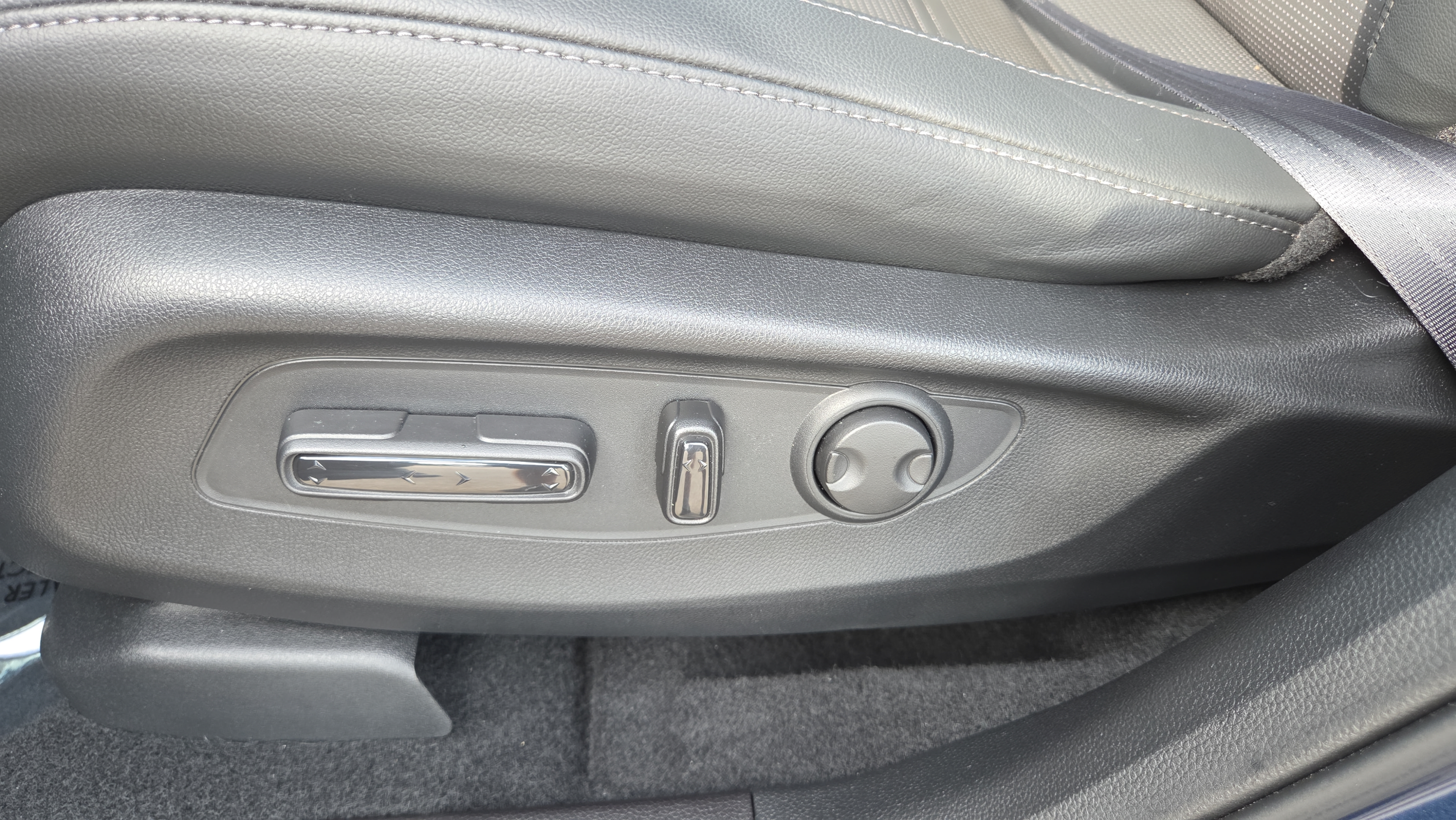 Used 2025 Honda CR-V EX-L image 10