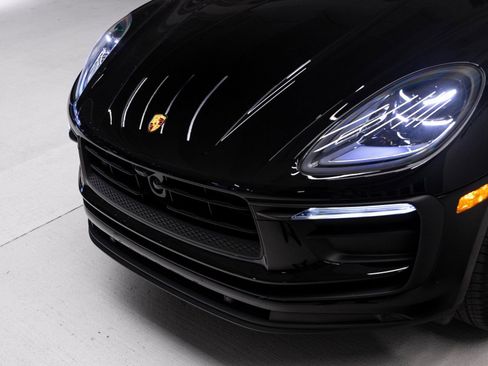 Certified 2026 Porsche Macan AWD/4WD image 33