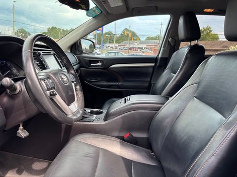 Used 2014 Toyota Highlander XLE FWD image 19