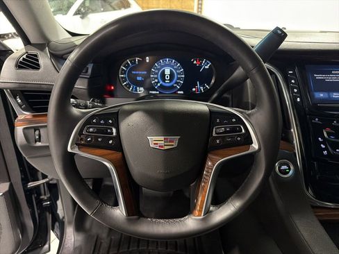 Used 2017 Cadillac Escalade Luxury image 11