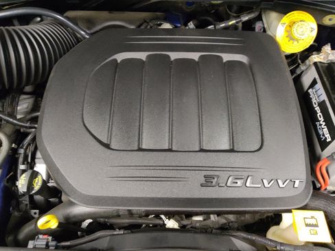 Used 2019 Dodge Grand Caravan SE FWD image 30