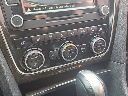Used 2015 Volkswagen Passat TDI SEL Premium FWD image 8