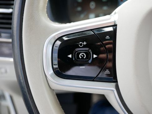 Used 2017 Volvo XC90 T6 Momentum AWD/4WD image 25