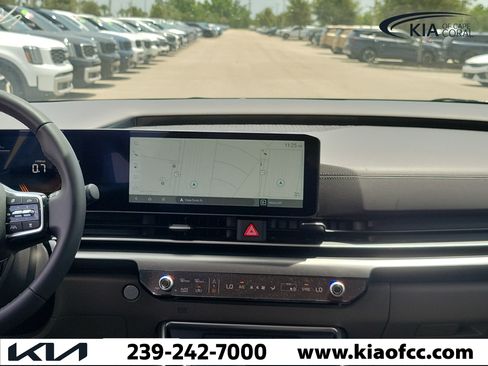 New 2026 Kia Carnival FWD image 17