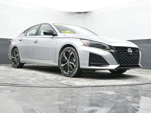 Used 2024 Nissan Altima 2.5 SR image 42