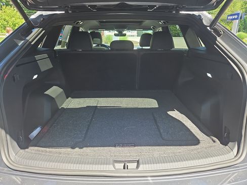 Certified 2024 Volkswagen Atlas Cross Sport SE w/ Panoramic Sunroof Package AWD/4WD image 35