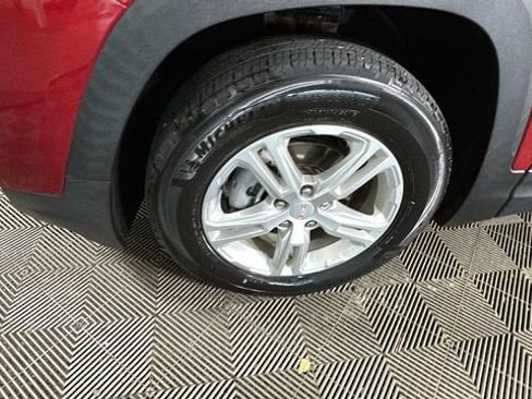 Used 2023 GMC Terrain SLE w/ Driver Convenience Package FWD image 9