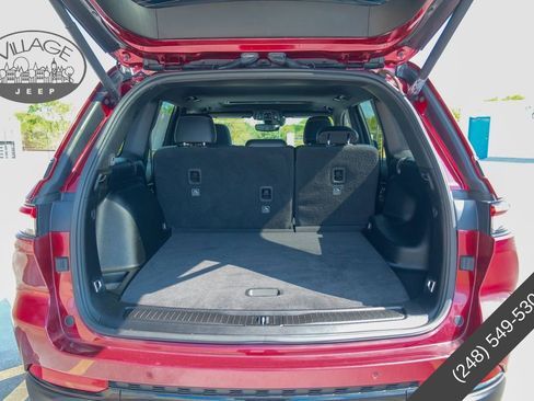 Used 2022 Jeep Grand Cherokee Altitude AWD/4WD image 5