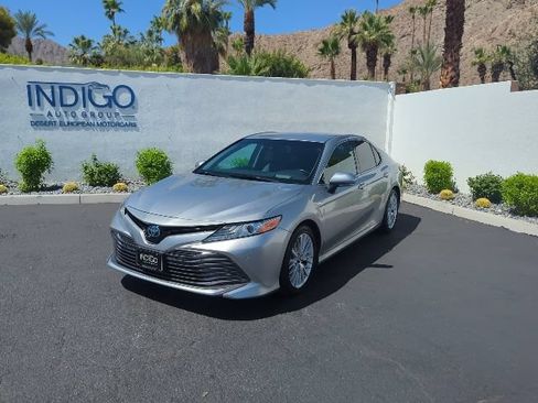 Used 2018 Toyota Camry XLE FWD image 1