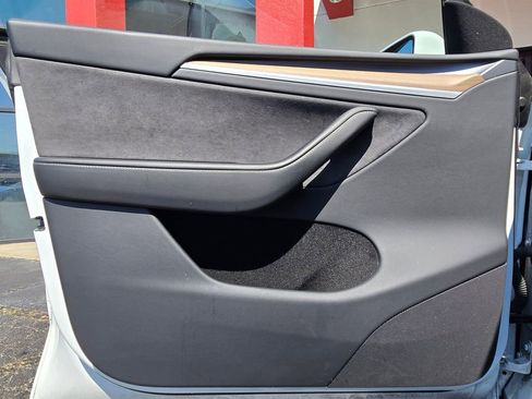 Used 2023 Tesla Model Y Long Range image 18